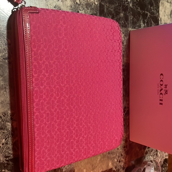 Coach vibrant pink punch color mini signature tablet sleeve with zipper - Picture 3 of 6